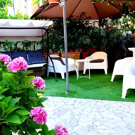 In Guest - New Cirene Quadruple 4 People Penzion *