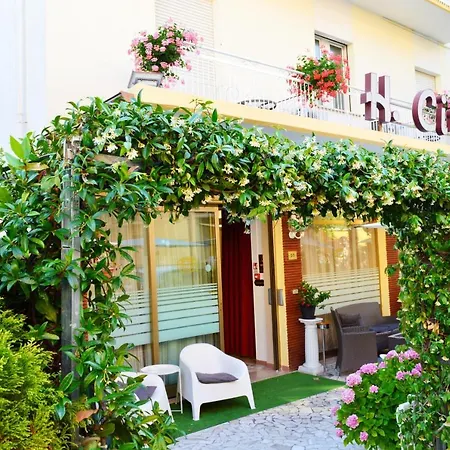 In Guest - New Cirene Quadruple 4 People Vendégház